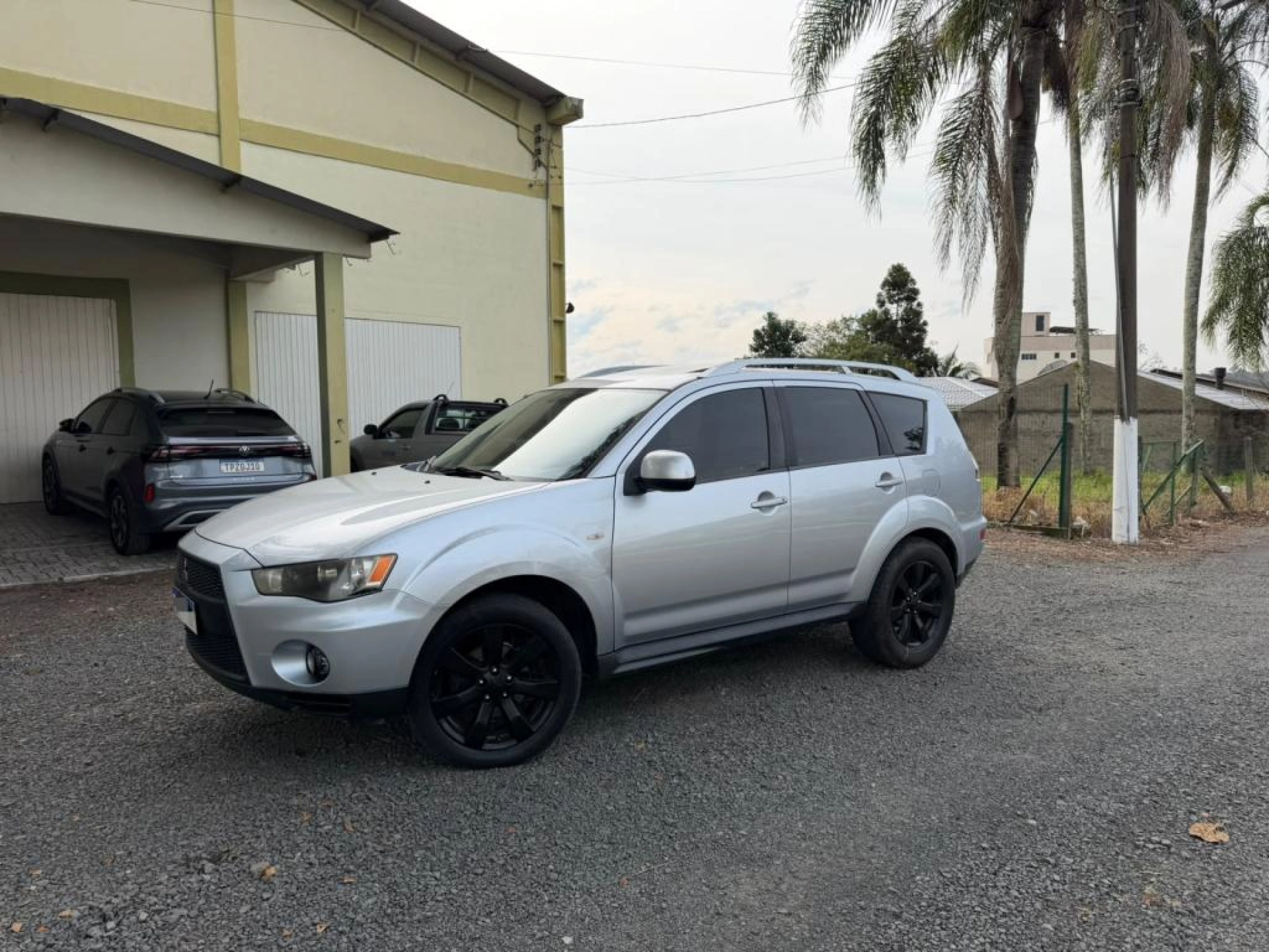 Mitsubishi Outlander - Foto 1